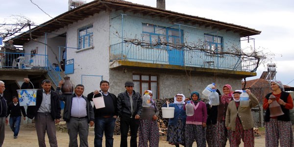 Elektrik borcu köyü susuz bıraktı