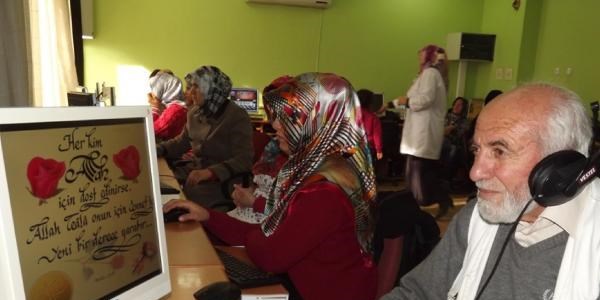 76 yaşında kursa gidip bilgisayar öğrendi