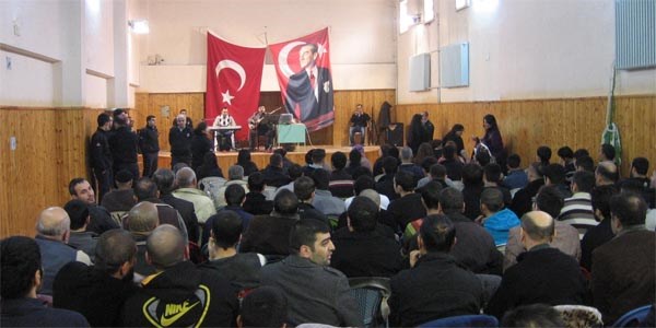 Hükümlü ve tutuklular konserde eğlendi