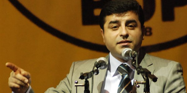 Demirta�: Cemaatin kuyru�una tak�lacak de�iliz