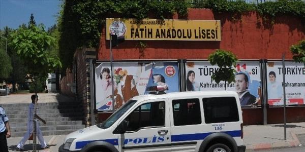Okul önlerindeki uygulamalar sürüyor