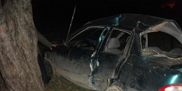 Alkollü sürücü otomobille ağaca çarptı