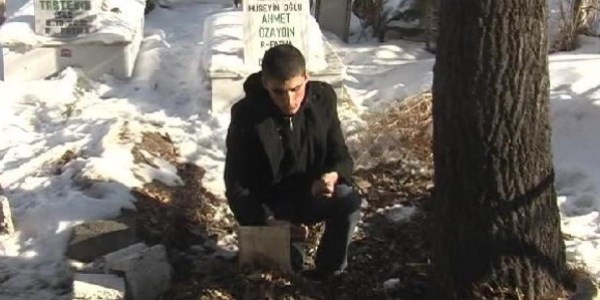 Ayaz bebeğin, babası askerden izne gelip, mezarını ziyaret etti