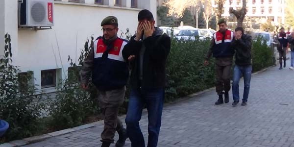 Uşak'taki çıplak cesedin katil zanlıları yakalandı