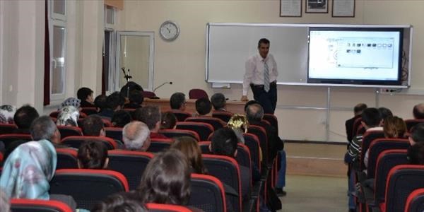 ��retmenlere g�venli internet semineri