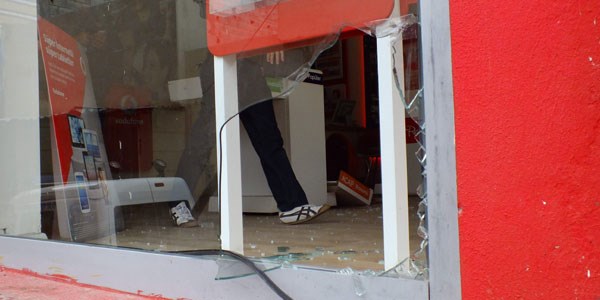 1 saat 20 dakika s�ren h�rs�zl�k kameraya yans�d�