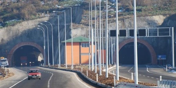 Bir saatlik yol 5 dakikada ge�iliyor