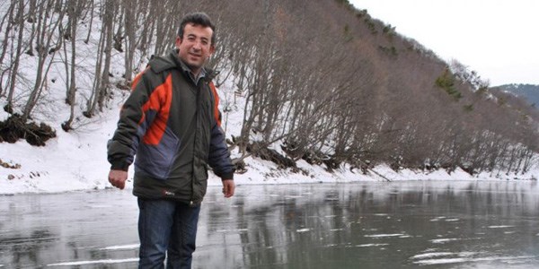 Buz üstündeki müdürün zor anları