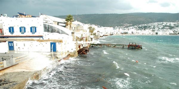 Bodrum'da lodos hayatı felç etti