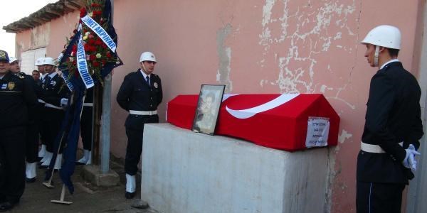 Özel hareketçi polis toprağa verildi