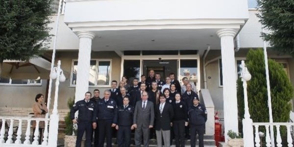 Selçuk'ta giden müdüre alkışlı uğurlama