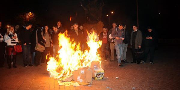 Kamp ateşi yakıp eylem yaptılar