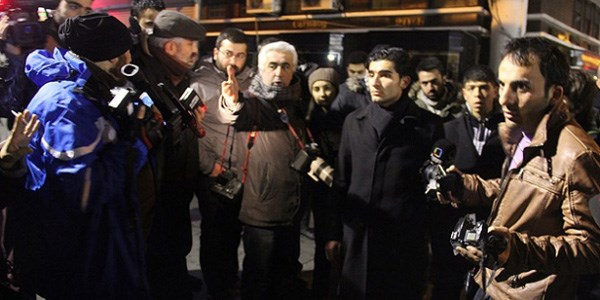AA foto muhabirine çirkin saldırı