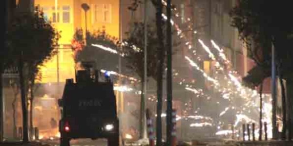 Taksim'deki eylem s�ras�nda bir i� han�nda yang�n ��kt�