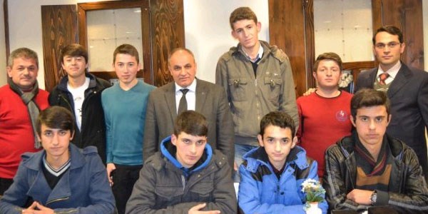 D�zce End�stri Meslek Lisesi �ampiyonlar�na yemek