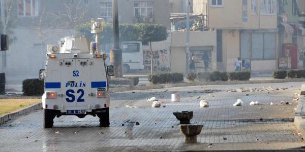 PKK g�sterisine polis m�dahalesi