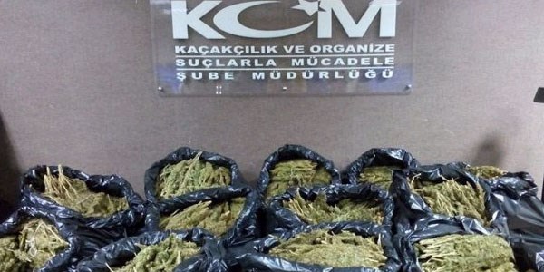 Polisi �a��rtan esrar saklama y�ntemi