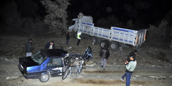 Uşak'ta feci kaza: 2 ölü, 2 yaralı