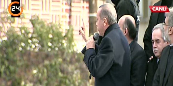 Erdoğan: Savcı adliye önünde bildiri dağıtıyor/ Video