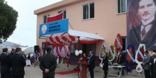 Domates biber paralar� ile yap�lan okul hizmete girdi