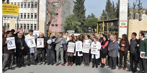Okulda veli �iddeti tepkisi