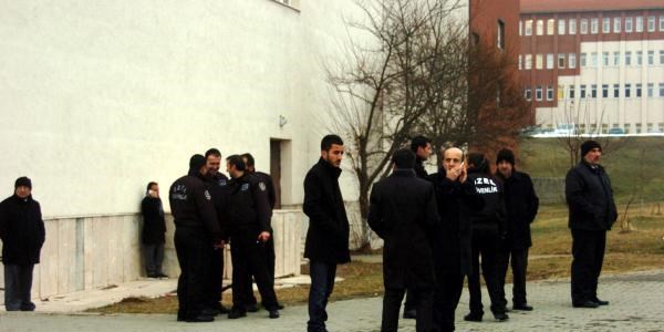 Abant �zzet Baysal �niversitesi'nde kavga: 3 yaral�