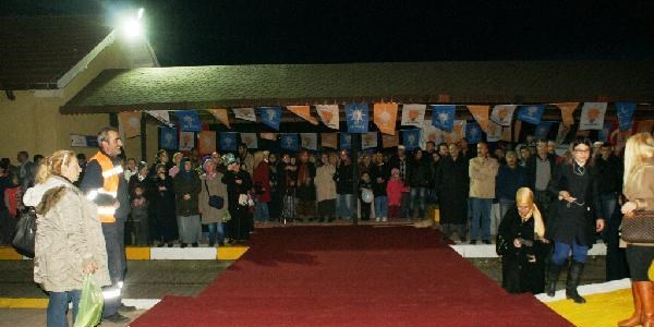 Ba�bakan�n durmayaca��n� bile bile kar��lama haz�rlad�lar