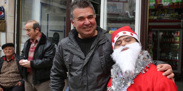Noel Baba olan 'Başkan' Milaslıların yeni yılını kutladı