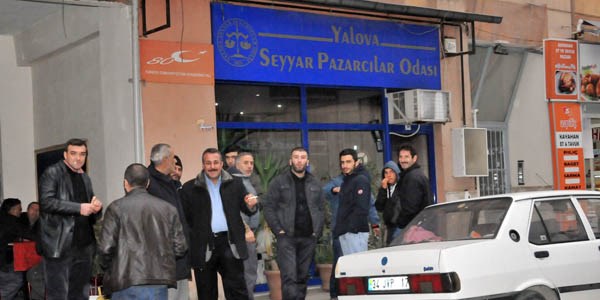 Yalova'da pazarc�lar�n yer kavgas�
