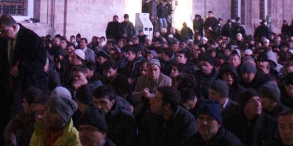 Yılın ilk sabah namazında camiler doldu