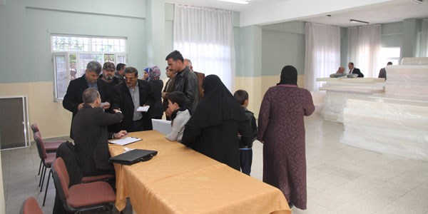 Suriyeli s���nmac�lar i�in "ihtiya� market"