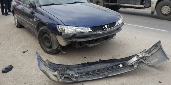 Otomobil motosikletle �arp��t�: 2 yaral�