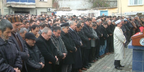 Asuman öğretmen Karağaç'ta toprağa verildi