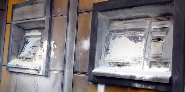 Banka ATM'sine molotoflu sald�r�