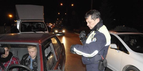 Kocaeli'nde y�lba�� ak�am� 88 s�r�c�ye 71 bin lira ceza kesildi