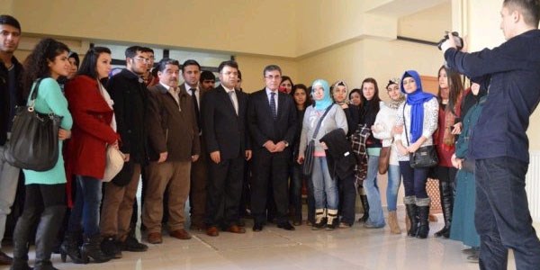 ��rencilerden rekt�re ziyaret