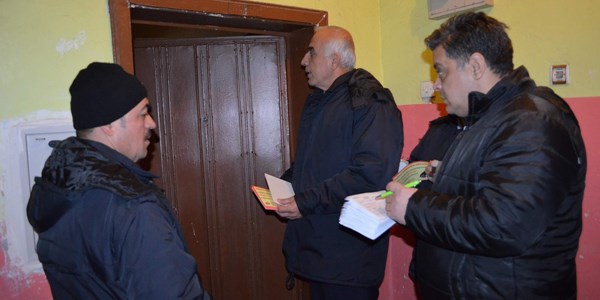 Sur belediyesi apartmanlara çöp dökme saatine uyulması için tebligat gönderdi