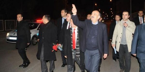 Özür dilerim Sayın Bakanım/ İzle