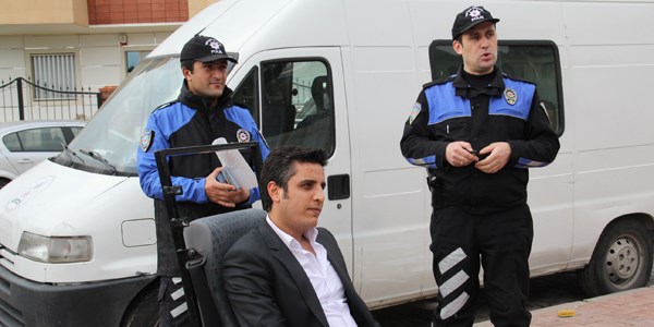 'Kask Tamam, Haydi Urfa, Sıra Kemerde'