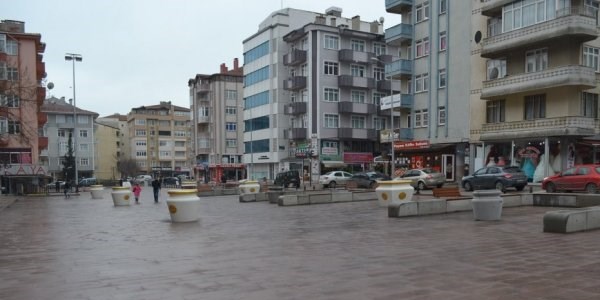 Yer altı otoparkı süsleniyor