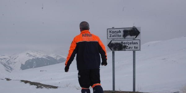 Karla kaplı yaylada 4 saat atları aradılar
