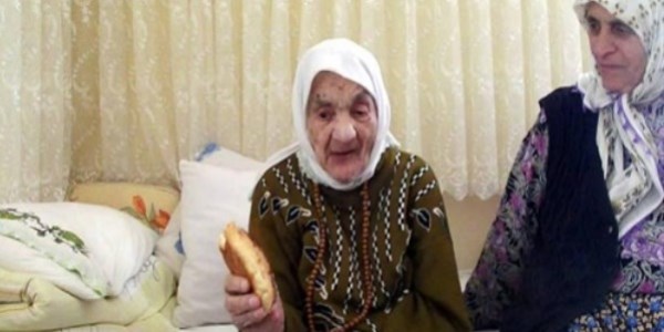 Nüfus cüzdanında doğum tarihi 00.00.1330 yazan Fatma nine, vefat etti