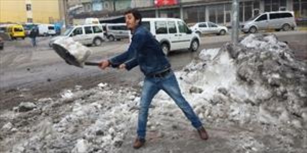 Şırnak'ta son kar kütleleri temizlendi