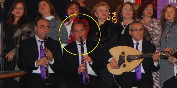 Emekli hakim sahnede kalp krizi ge�irdi