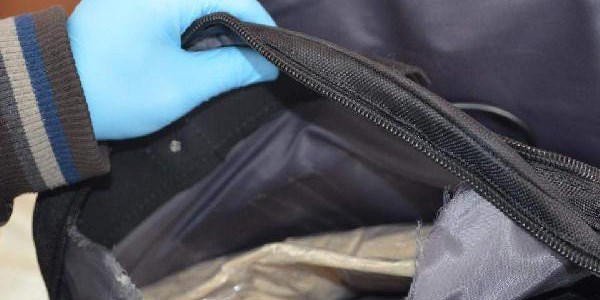 Hakkari'de bilgisayar çantasında 4 kilo eroin ele geçirildi