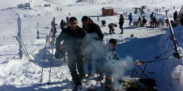 Hakkari'de kayak merkezine yo�un ilgi