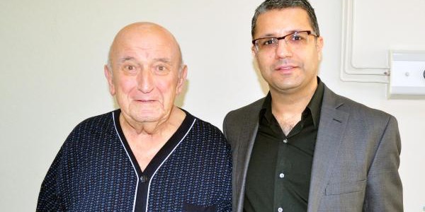 Profes�r, 'So�uk Alg�nl���'ndan Hastaneye Gitti, kanser ��kt�