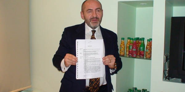 Hayırsever iş adamının isminin fakülte tabelasından çıkarılmasına tepki