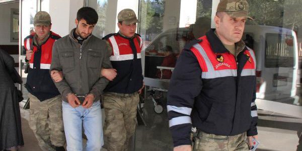 Muhtar a�abeyi d�ven karde�lerden biri yakaland�