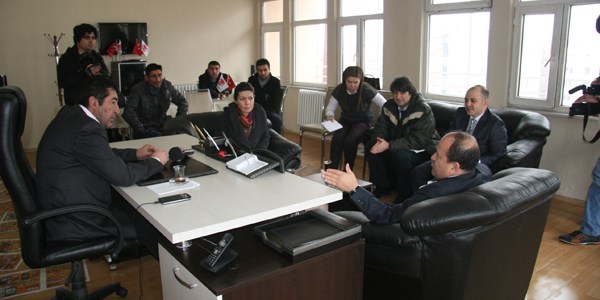 Afyonkarahisar'da gazetecilerden özür dilendi